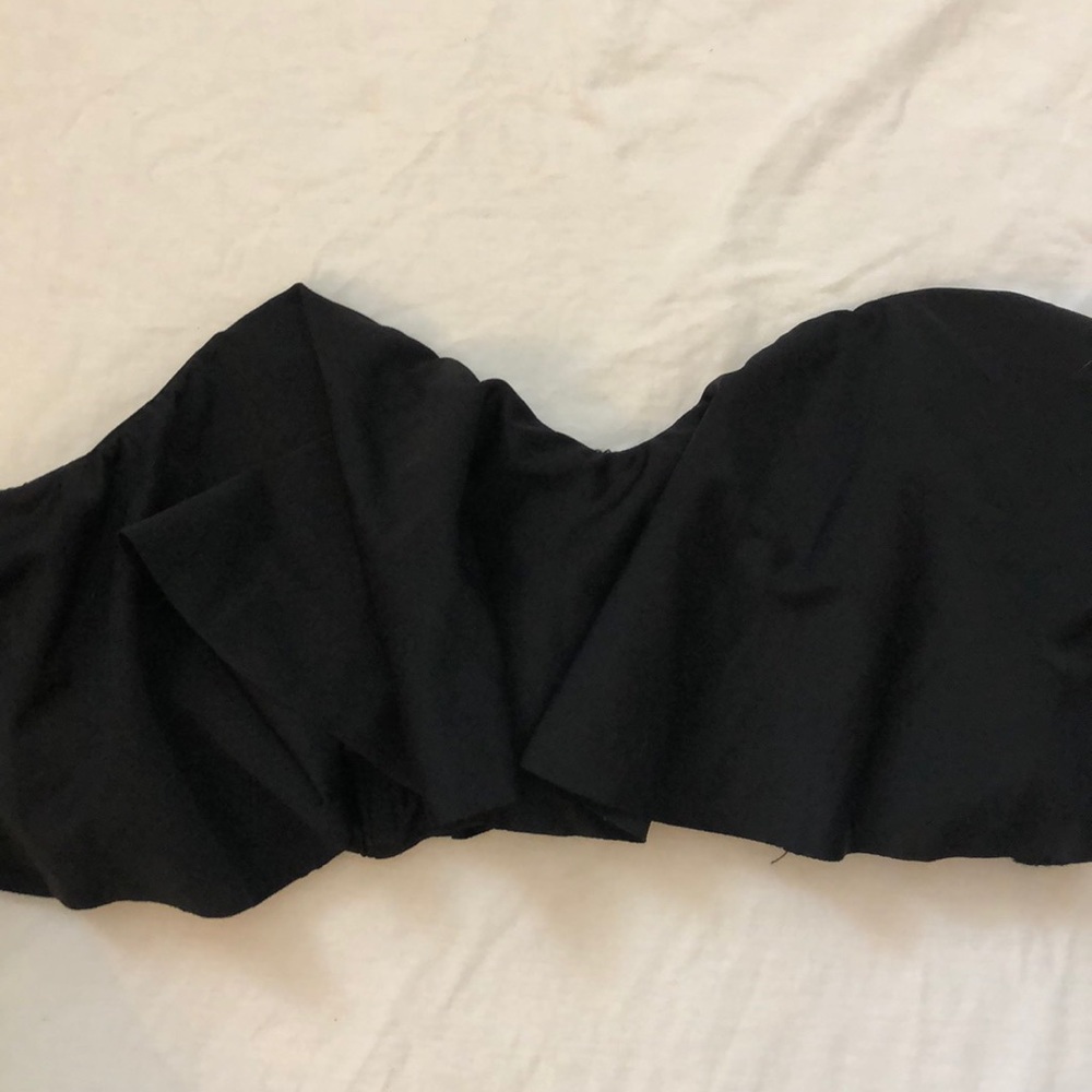 BRAND-NEW strapless ruffle top